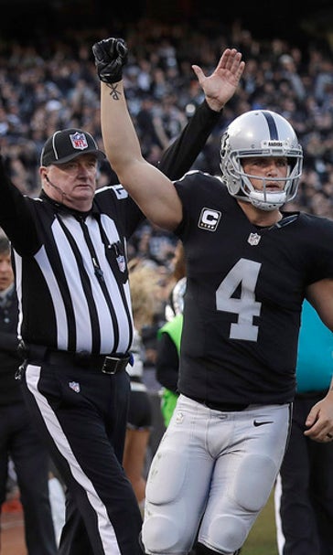 Carr overcomes injury to rally Raiders past Panthers 35-32